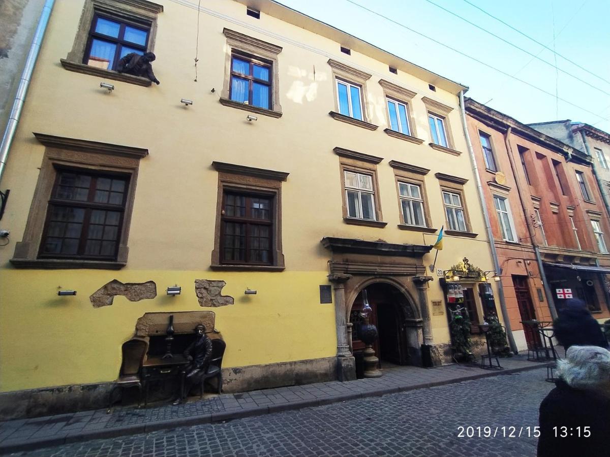 Apartment On Rynok Square Lviv Exterior photo